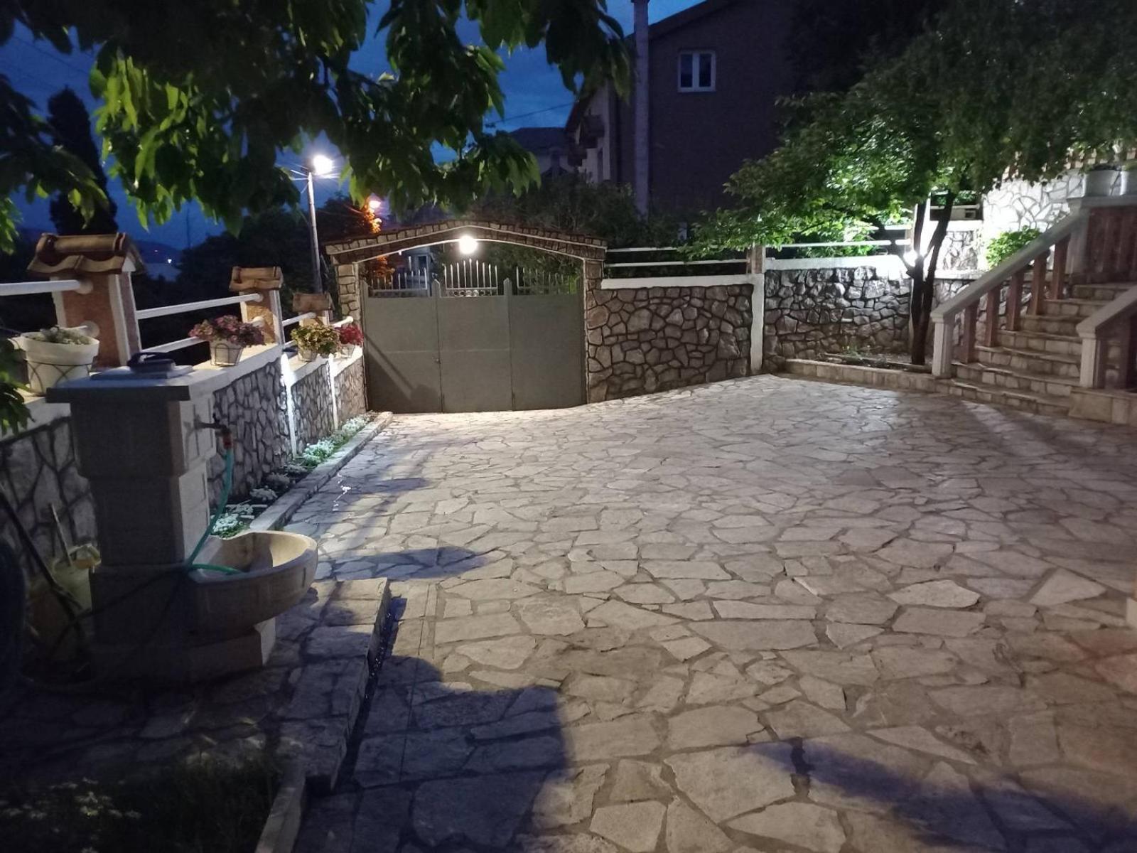 Apartmani Breze Подгорица Экстерьер фото